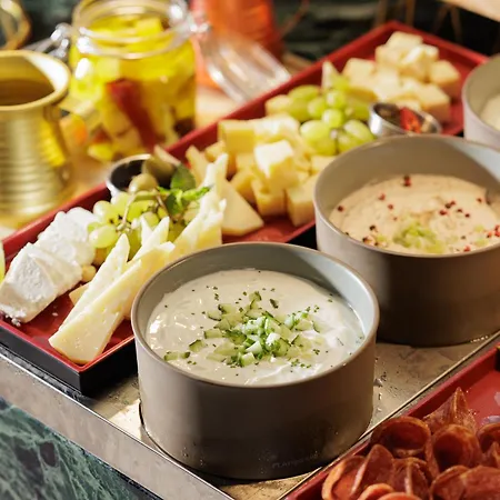 Anise, Aluma & Hotel 4*