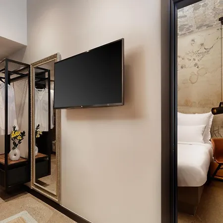 Anise, Aluma & Hotel Athens