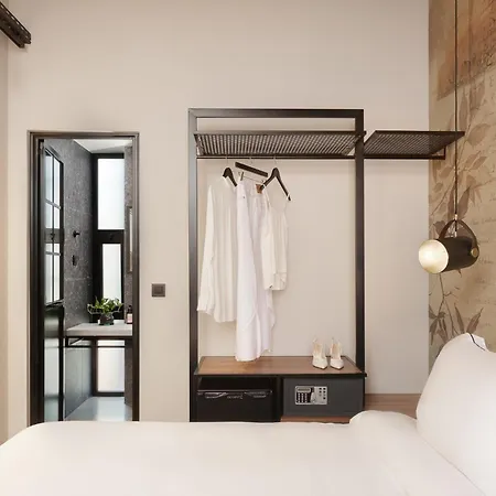 Anise, Aluma & Hotel 4*